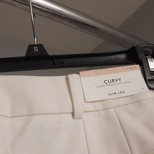 NWT Ann Taylor Factory Dress pants, Curvy Fit Slim Leg Size 6P, Color-Cream